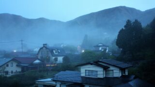 【中古】 遠州の山と峠 残された自然とロマンを求めて/ひくまの出版/山岡元弘 中古】 遠州の山と峠 残された自然とロマンを求めて/ひくま